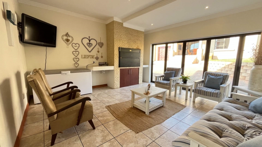 6 Bedroom Property for Sale in Hartenbos Heuwels Western Cape
